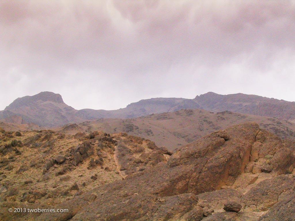 Jebel Aklim is the peak on the left